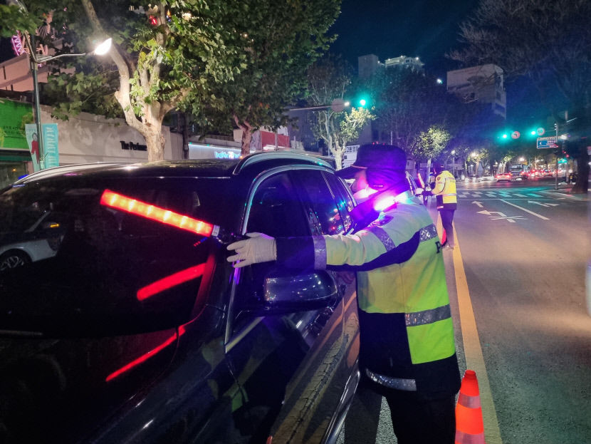 [르포]면허 취소입니다…대구경찰 연말 합동 음주단속 현장 가보니