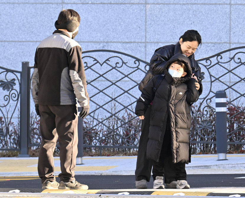 3일 맑고 낮기온 6~10도…미세먼지 보통 미끄러운 길 주의