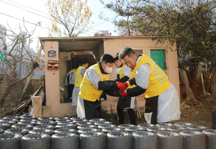 대구국세청, 사랑의 연탄 3천200장 전달