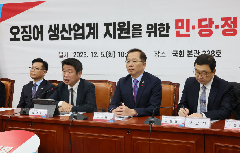 사라진 동해 오징어에…당정 오징어잡이 어민에 3천만원 지원