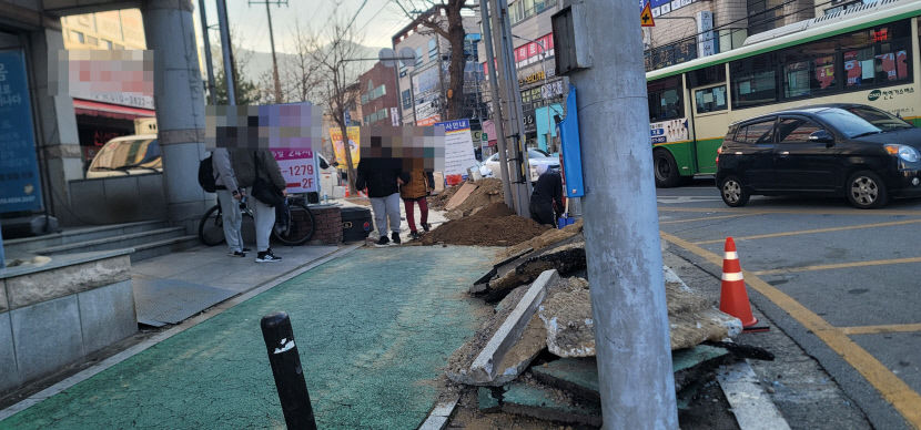 연말만 되면 왜 멀쩡한 보도블록을 파헤치는 겁니까