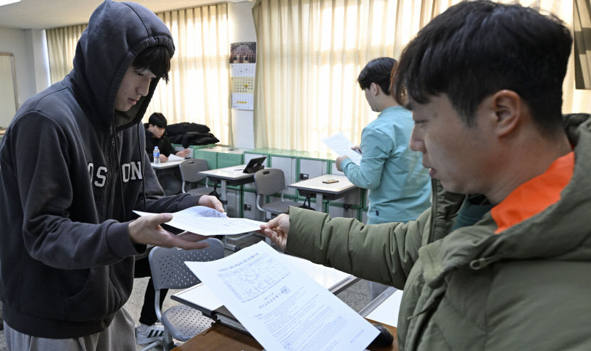 2024학년도 수능 수학, 이과생이 휩쓸었다…1등급 97%가 미적분·기하