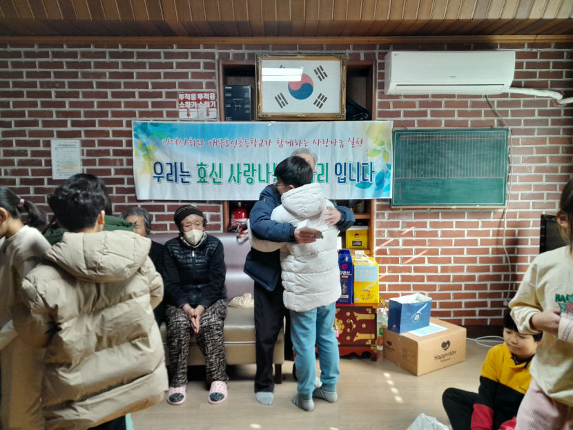 [동네뉴스] 이렇게 많은 아이들을 볼 수 있어 감동 대구 효신초등 학생들의 경로당 방문기