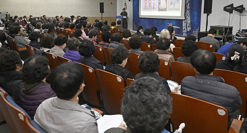 입추 여지 없는 세미나실 쏟아진 질문…한복입기 활성화하려면 전통에 발목 잡히지 않아야