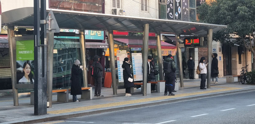 체감기온 -14℃…최강 한파에 꽁꽁 싸맨 시민들