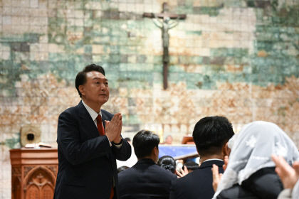 尹대통령 정동제일교회서 성탄 예배…전날에는 혜화동 성당 미사 참석