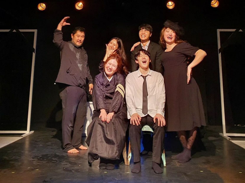 삶은 원래 불합리하고 아니꼬운 것… 블랙코미디 연극 나의 장례식