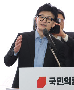 경찰, 한동훈 경호에 경력 240여명 투입···이재명 피습 괴한에게는 살인미수 혐의 적용