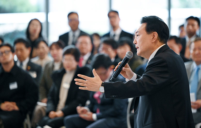 尹 부작용 해소 때까지 공매도 금지…R&D 예산 대폭 늘릴 것
