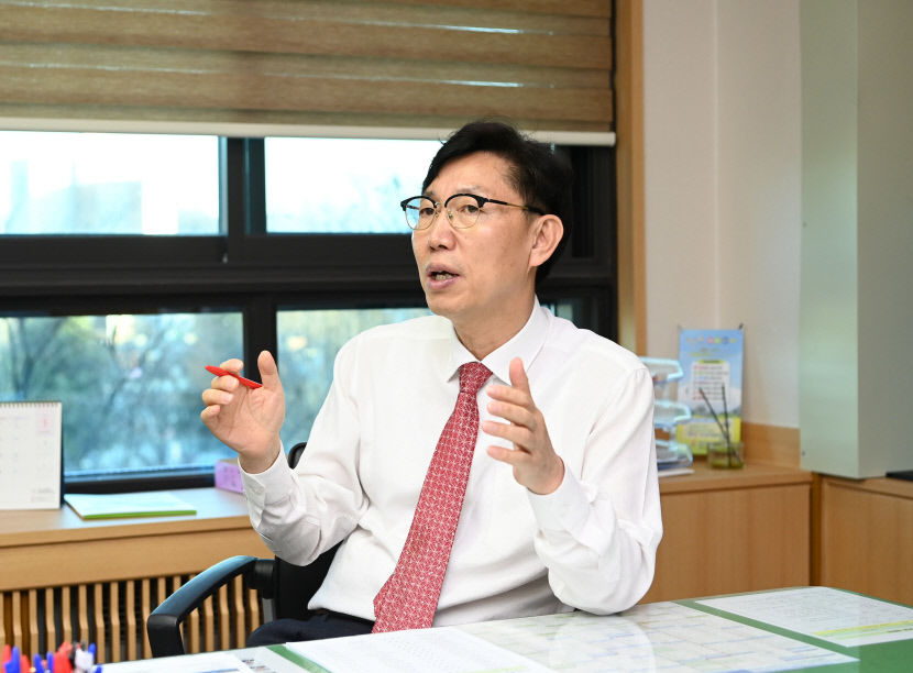 [경북 시·군 단체장 신년 인터뷰] 홍성구 김천시장 권한대행 드론·튜닝산업 등 유망기업 유치·일자리 마련 온힘
