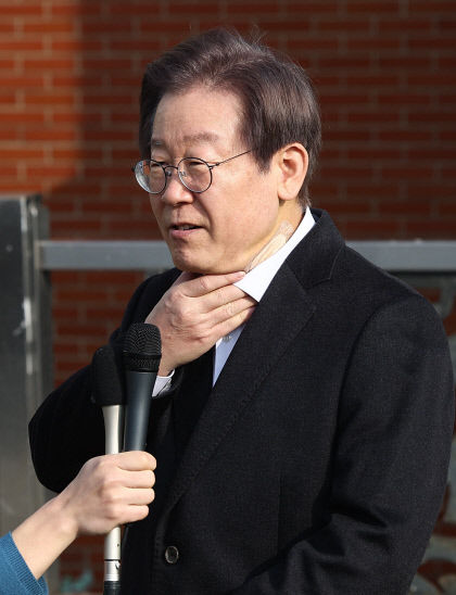 이재명 대표, 흉기 피습 8일 만에 퇴원…증오 정치 끝내자