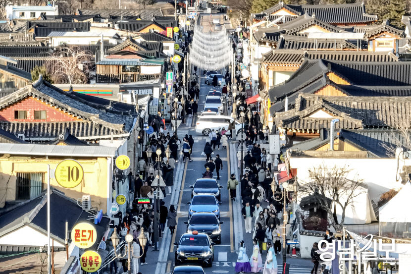 [포토뉴스] 주말 맞은 경주 황리단길 북적