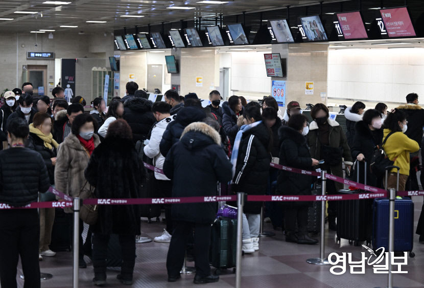 [포토뉴스] 일본 여진에도 북적이는 대구공항