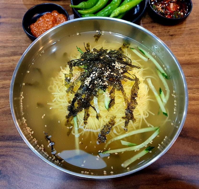 [사진 너머로] 정치인 백 마디 공약보다 소박한 너 한 그릇이 훨씬 낫구나