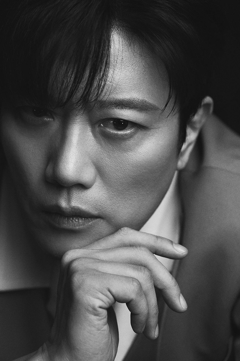 [시네토크] 넷플릭스 선산  형사 최성준 역 박희순… 50대 아이돌 애칭은 제법 익숙