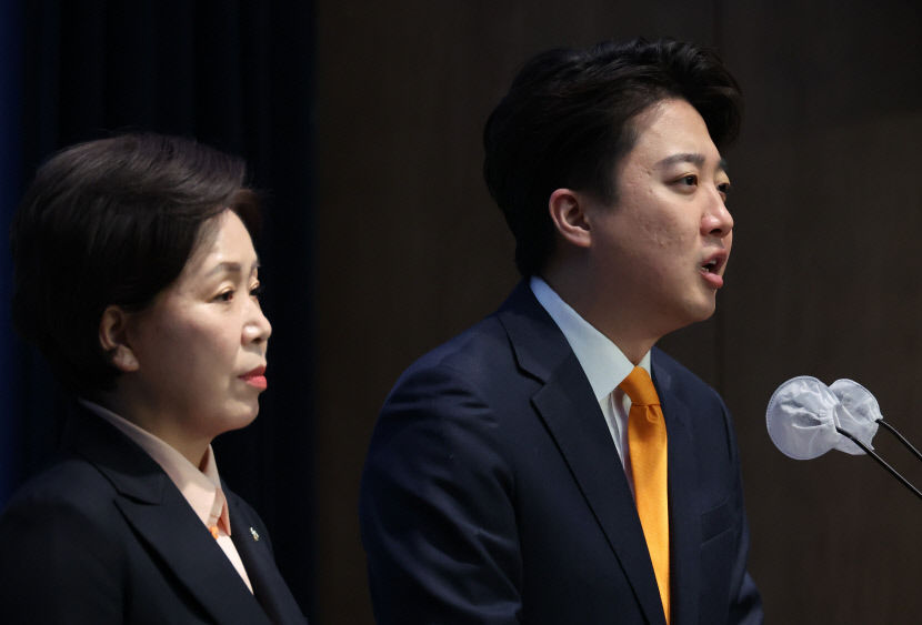 이준석 경찰·소방관 되려는 여자, 군대 갔다와라 공약 발표