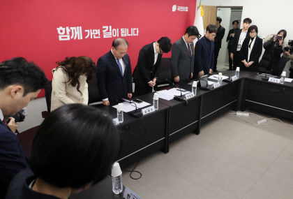 문경 화재서 소방대원 순직에 정치권 애도…尹 안타까운 희생 잊지 말아야