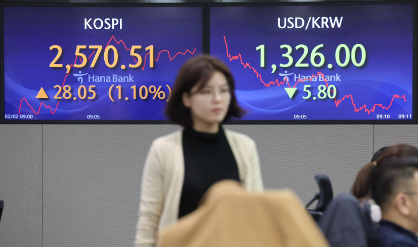 역대 최대 실적 네이버, 5%대 급등…카카오도 껑충