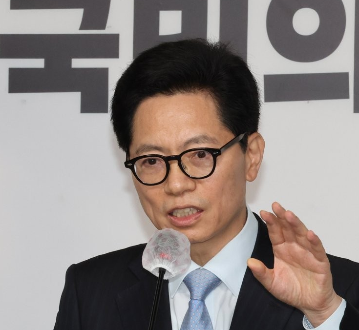 황정근 중앙윤리위원장, 예천 안동 출마 소식에 논란