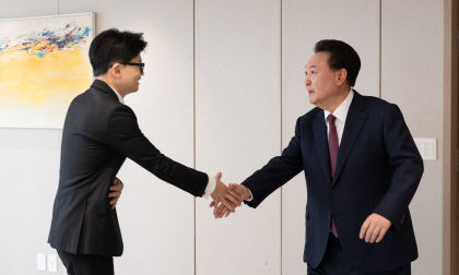 尹대통령·與 지지율 모두 소폭 상승…당정갈등 수습에 긍정적 평가?