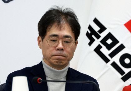 김경율 위원 불출마 선언 하루만에 민주당 저격수 변신