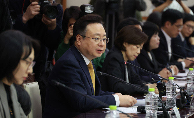 [의대 정원 증원] 내년도 의대 입학 정원 2천 명 늘린다…의협 등 집단휴진 준비중