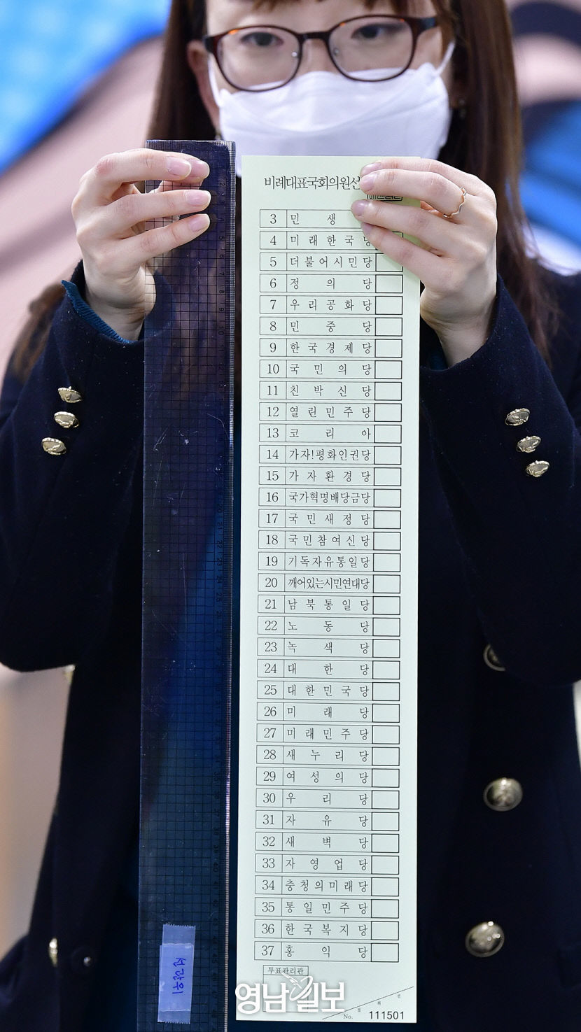 [미디어 핫 토픽] 선택을 줄이는 그 회색티