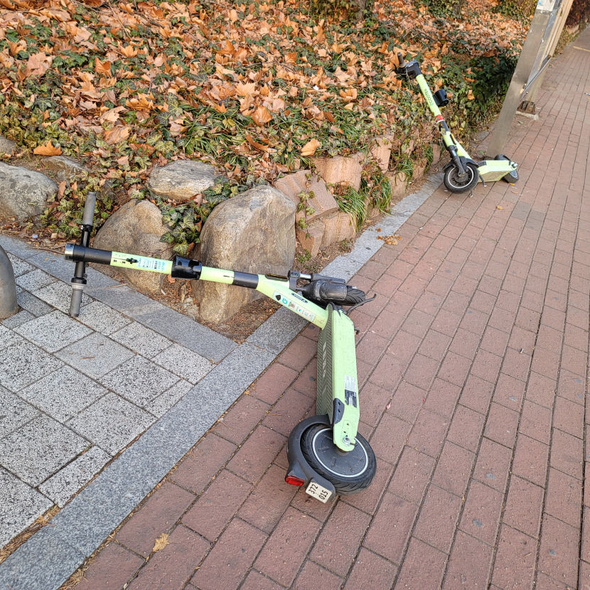 [동네뉴스] 사용 후 관리되지 않은 전동 퀵보드