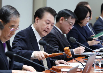 尹 전공의·의대생, 국민 볼모로 집단행동 안돼…의료개혁 당위성 강조