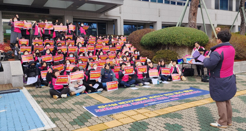 폐암·골병 드는 학교 급식실, 대책 마련하라 급식노동자, 단체 행동 나섰다