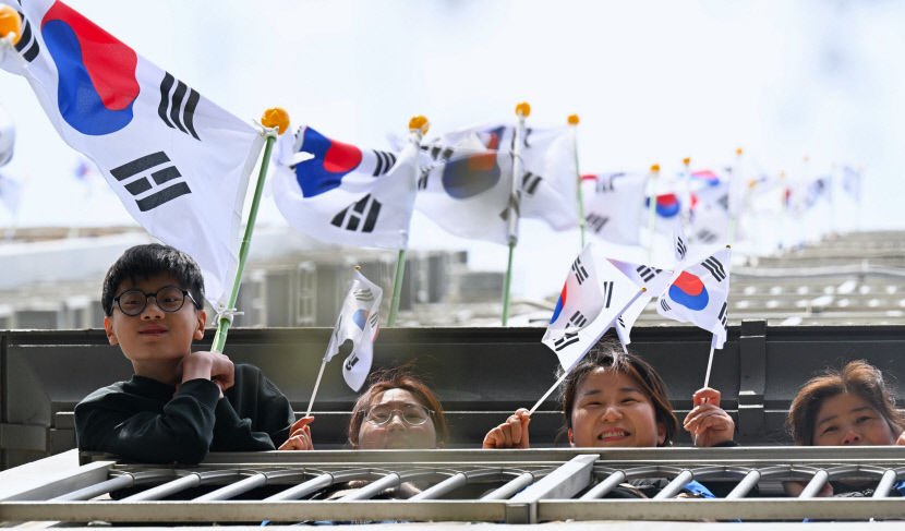 주춤해진 태극기 게양 문화 되살린다…대구 달서구 아파트 입주민들이 나서