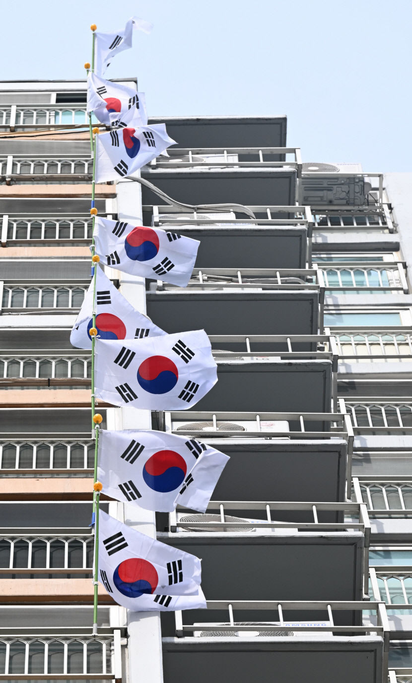주춤해진 태극기 게양 문화 되살린다…대구 달서구 아파트 입주민들이 나서