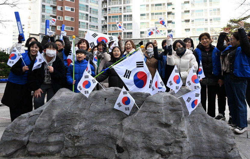 주춤해진 태극기 게양 문화 되살린다…대구 달서구 아파트 입주민들이 나서