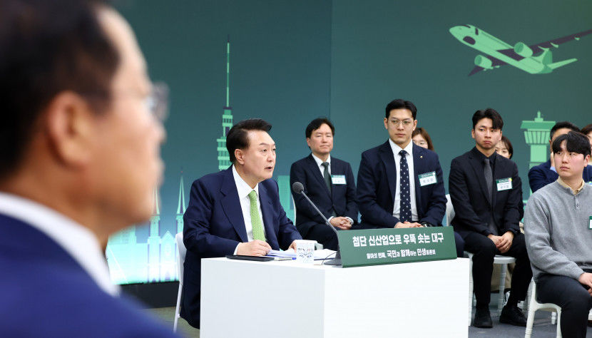 [尹 대통령 민생토론회] 尹 신공항 2030년 개항 첨단산업 육성…대구 한 번 바까보겠다(종합)
