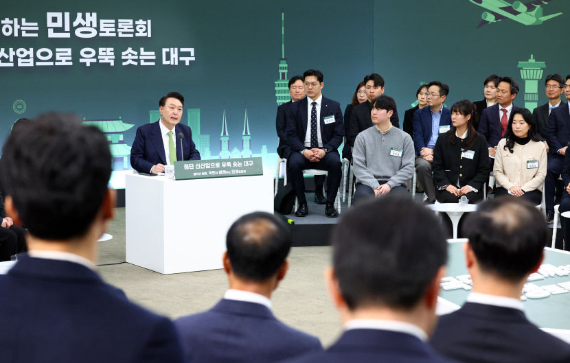 [속보] 尹, K2 부지에 정부지원 약속 산업·주거·교육·의료·문화교통 및 첨단산업거점 육성