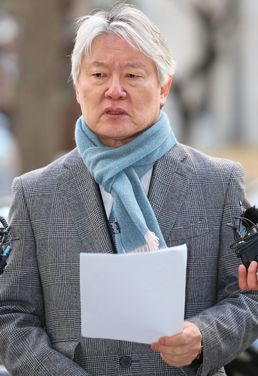 노환규 前 의협 회장 경찰 출석...전공의 단체와 접촉 없었다