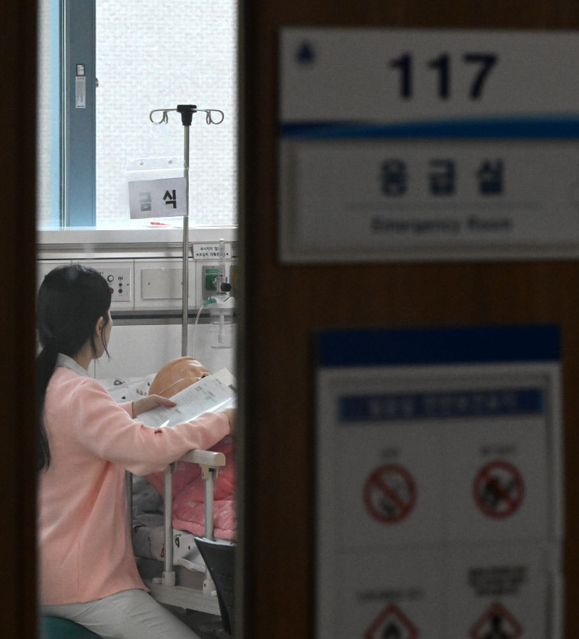 서울의대 교수비대위·국립대 교수회 회장들 대화 협의체 제안…정부 원칙 변함 없다