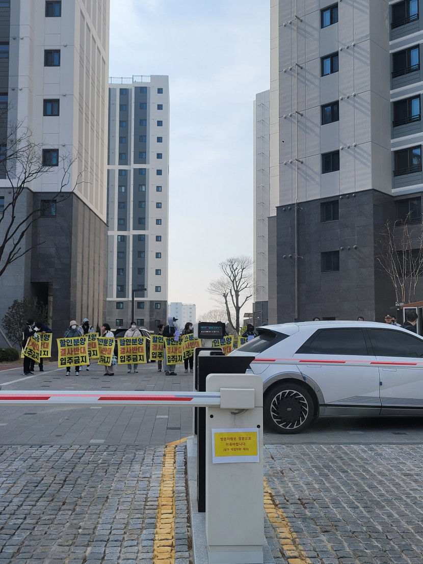 할인분양 갈등에 입주 저지까지…한맺힌 안심호반써밋 이스텔라 기존 입주민
