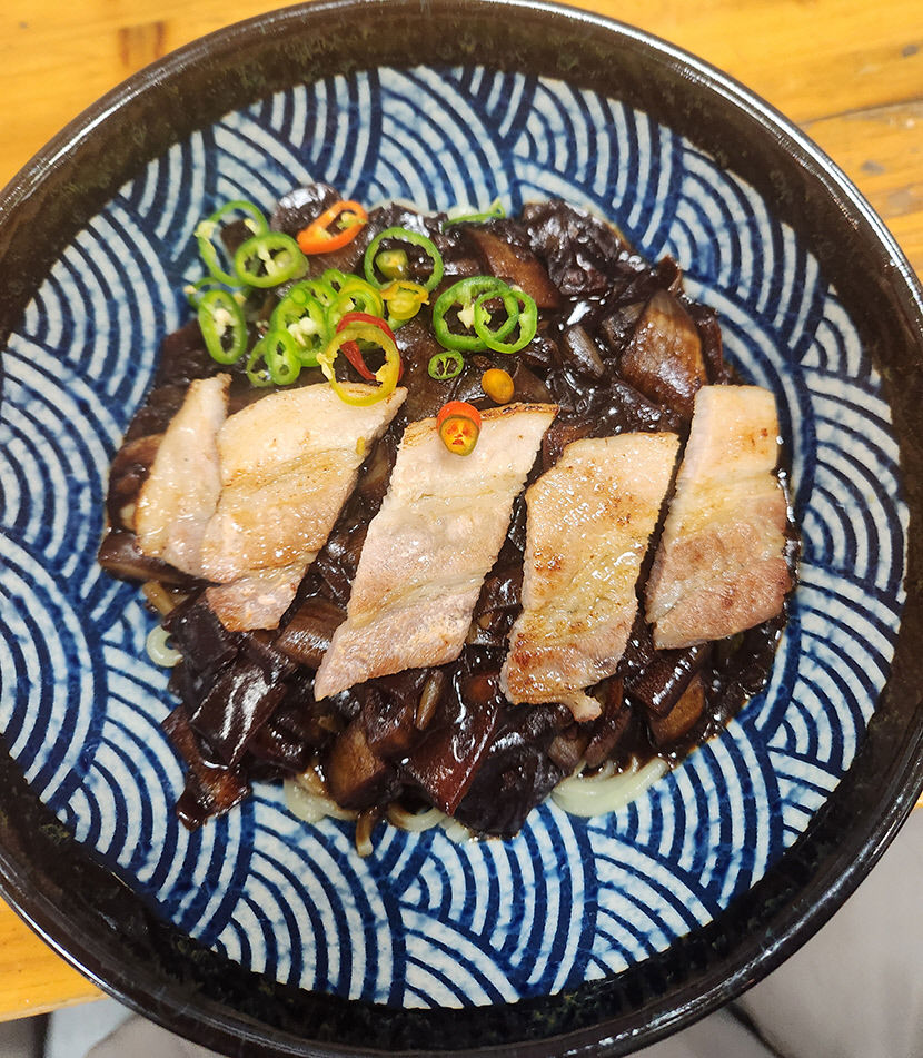 [대구 맛집] 대구 신사동 삼겹살 짜장면…삼겹살+짜장면…익숙한 맛에 퐁당