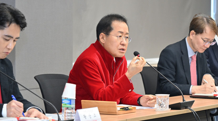 홍준표, 구청장·군수 정책 회의서 1년8개월 간 미래 50년 틀 마련