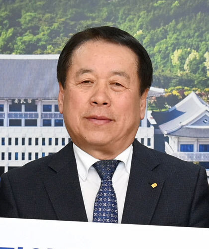 안동 향토기업인 ㈜광진기업 이동시 대표, 경북 저출생 극복 성금 5000만원