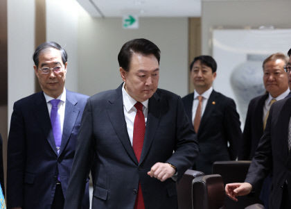 尹대통령 의사 눈치 살피는게 제대로된 나라냐 증원 연기도 반대