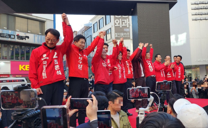 서문시장·동성로 찾은 한동훈…수천명 인파 밀집·환호