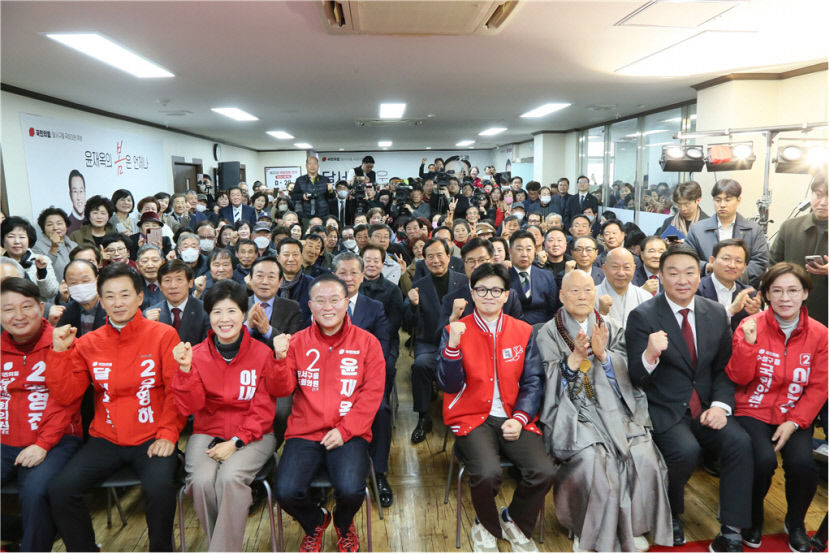 [4·10 필드 속으로] 윤재옥, 선거사무소 개소식 열고 출마 공식화