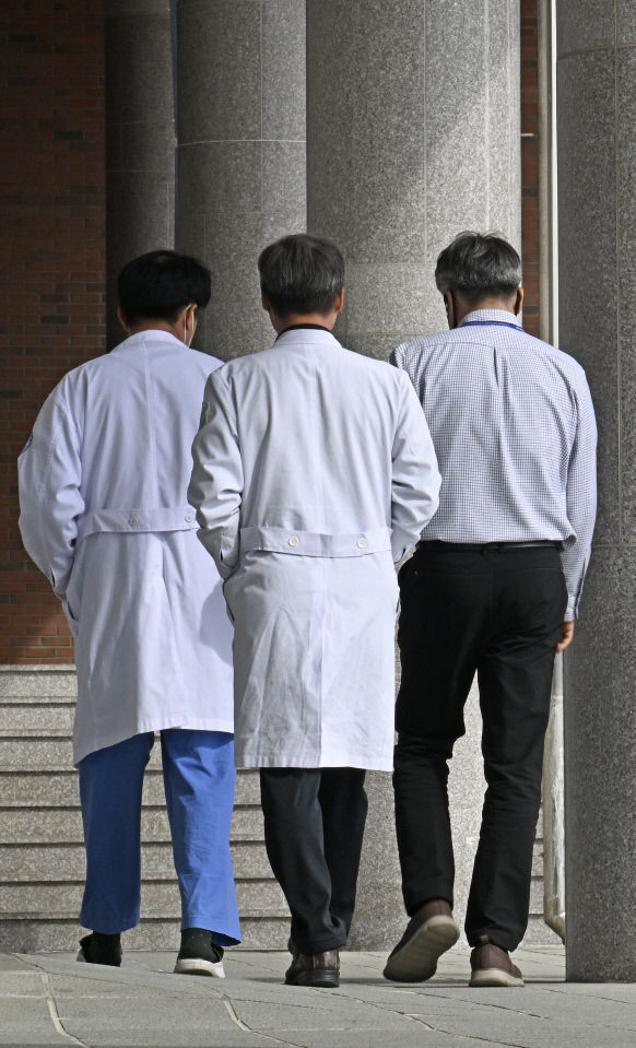 대구권 의대 교수 8명 사직서 제출…정부 대화 촉구에도 의료계 강경한 태도