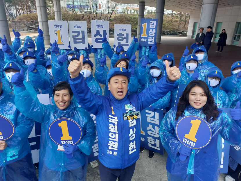 공식 선거 운동으로 달아오른 포항…출근인사로 일정 시작