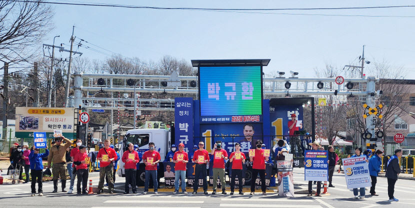 공식 선거운동 첫 주말…경북 영주 與野 후보들, 전통시장 유세 열기 후끈