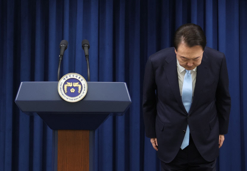 尹 의료계에 2천명 줄이려면 통일안 제시하라…사과 담은 대국민담화 발표