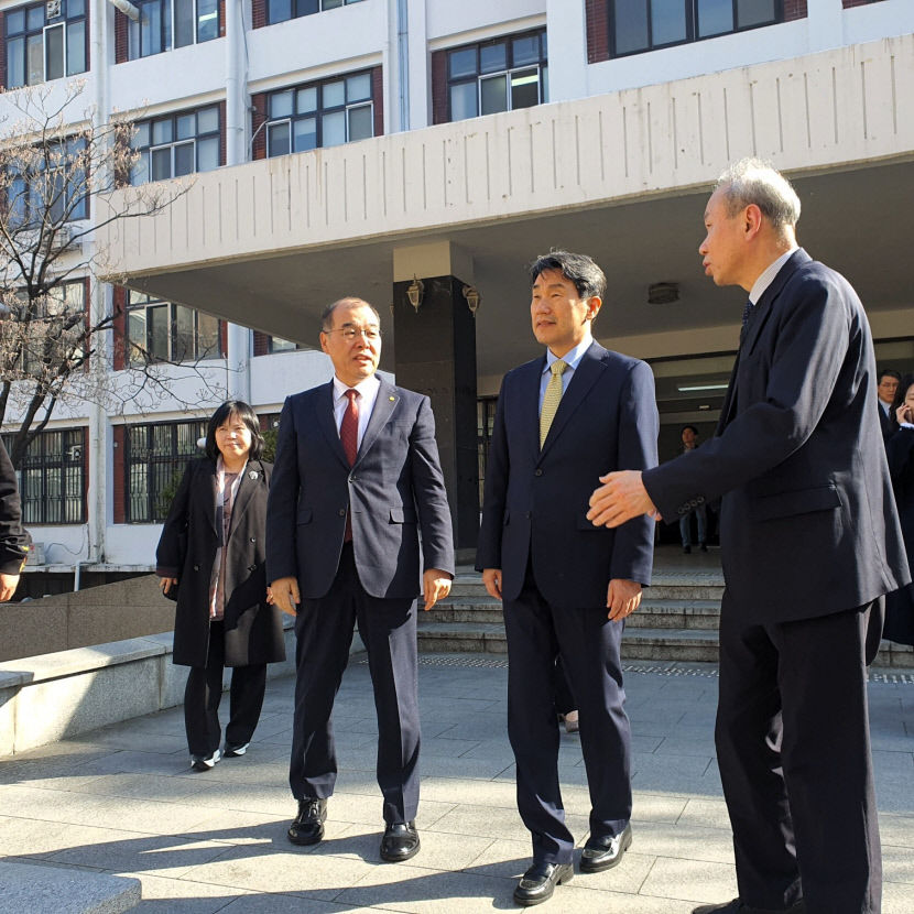 이주호 장관 참석 경북대 의대 간담회…의사과학자 양성 필요성 등 거론