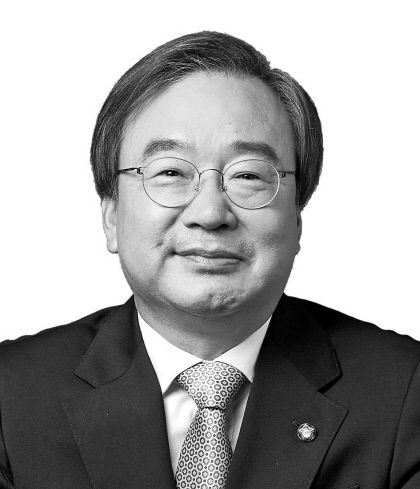 [돌직구 핵직구] 숨어 있는 장관, 배신하는 여당